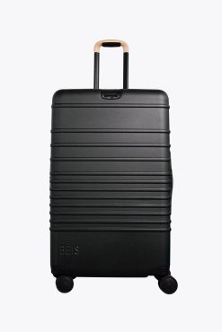 THE LARGE CHECK-IN ROLLER IN BLACK